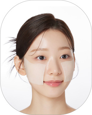 마몽드 포어 슈링커 바쿠치올 레티놀 토너를 스킨팩으로 사용하는 모습
