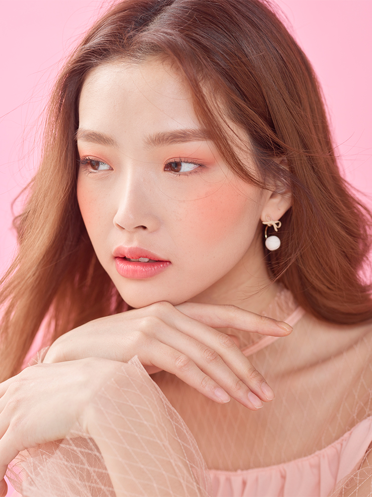 2호 폴른로즈로 연출한 모델. 함께 사용한 제품은 아래 내용 참조