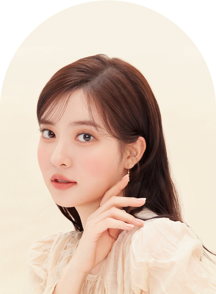 마몽드 팡팡 헤어 섀도우를 사용한 모델의 모습