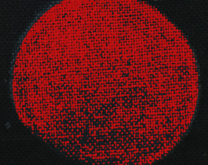 세안 전 메이크업한 피부를 찍어 메이크업이 묻어난 정도(찍은 영역의 8-90% 묻어남)