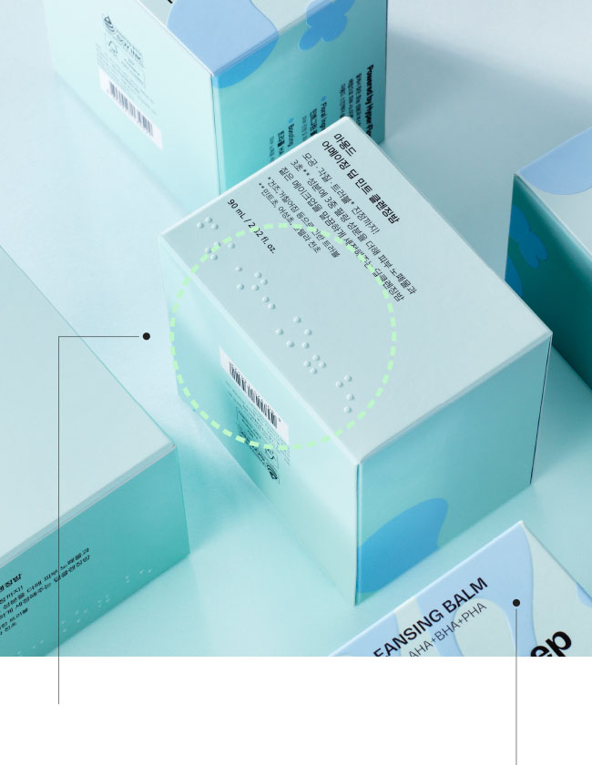 마몽드 어메이징 딥 민트 클렌징밤의 패키지에 점자 표기가 있는 것과 FSC® 인증지가 사용된 것을 보여주고 있음